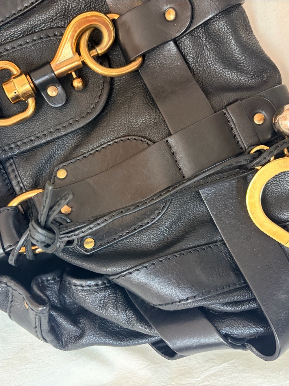 Chloé Black Leather Shoulder Bag with Gold Hardware - Picture 3 of 9